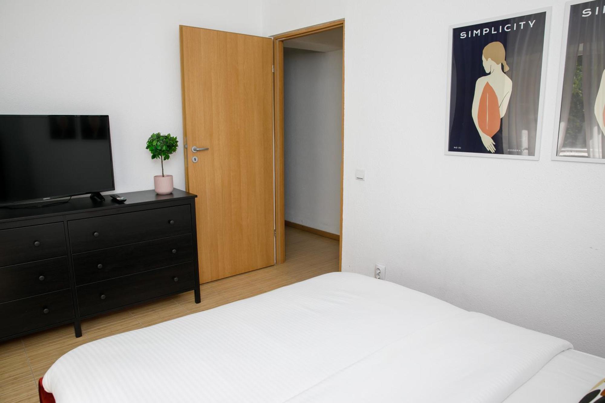 Color Apartments Corneliu Coposu No3 Букурещ Екстериор снимка